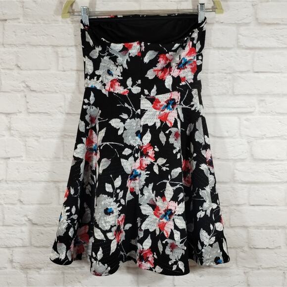 A Express Women Black Grey Floral Strapless A Line Fit & Flare Mini Dress Size 0 - Picture 8 of 10